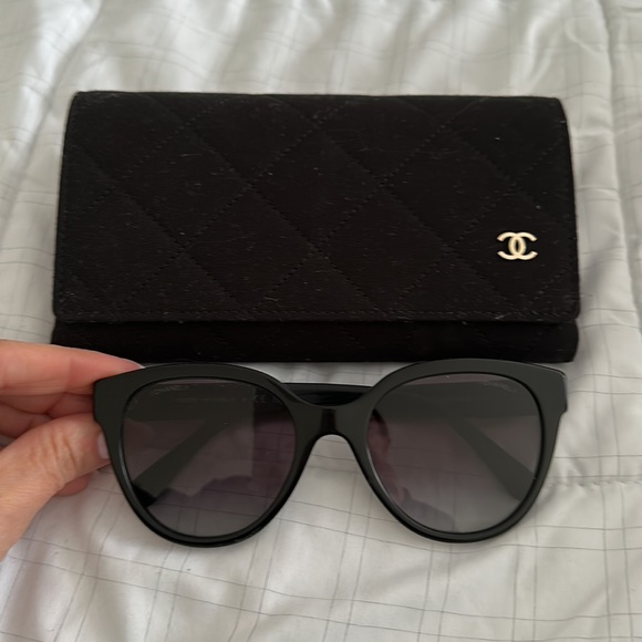 Authentic Chanel butterfly sunglasses - Picture 6 of 12